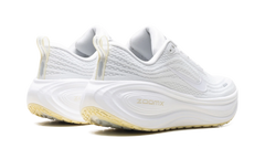 Vomero Plus WMNS "Photon Dust Alabaster" HV8154 009