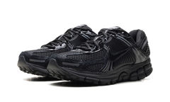 Zoom Vomero 5 WMNS"Black Patent" II6236 001