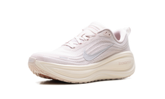 Vomero Plus WMNS"Silt Red Stardust" HV8154 605