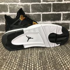 4 Retro Royalty